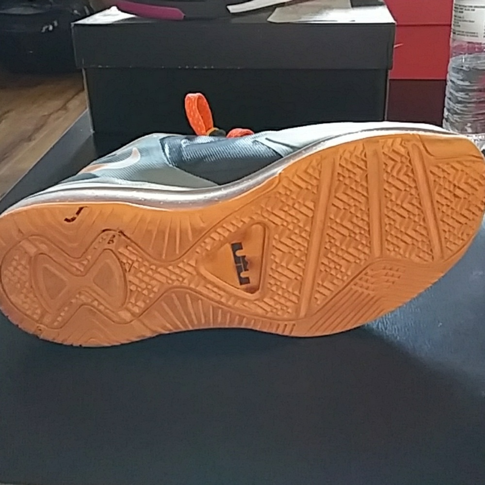 LeBron's - Picture 3 of 4